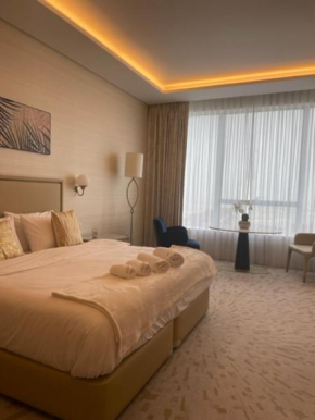 Reserve Now Stylish Studio4 in Palm Tower sky pool Views